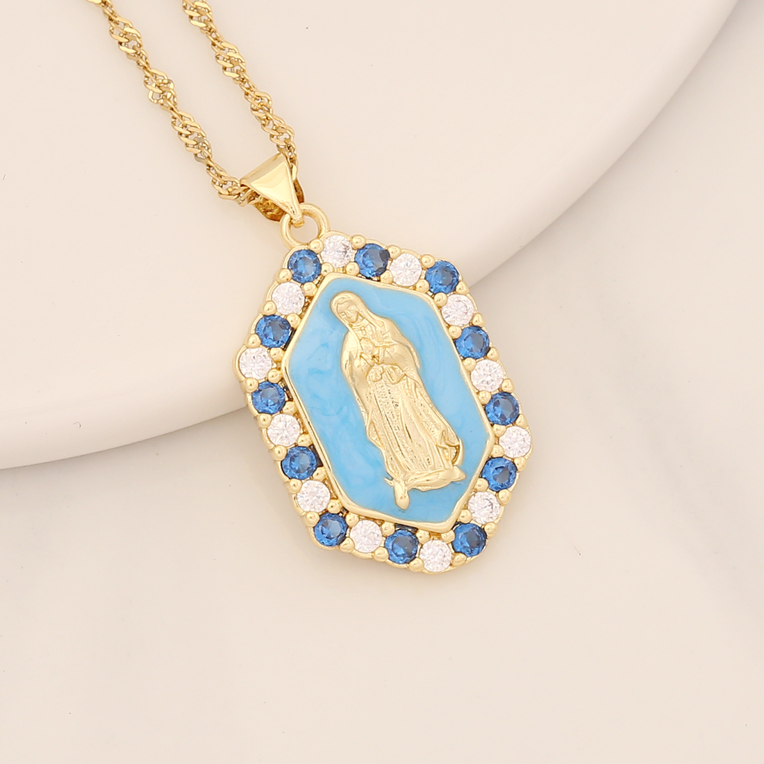 Wholesale Modern Style Portrait Stainless Steel Copper Enamel Inlay 18K Gold Plated Zircon Pendant Necklace display picture 4