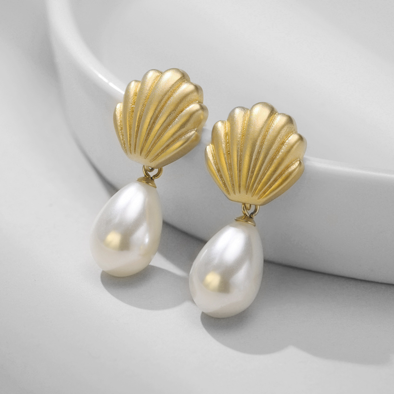 1 Pair INS Style Baroque Style Scallop Pearl Plating 304 Stainless Steel Drop Earrings display picture 3