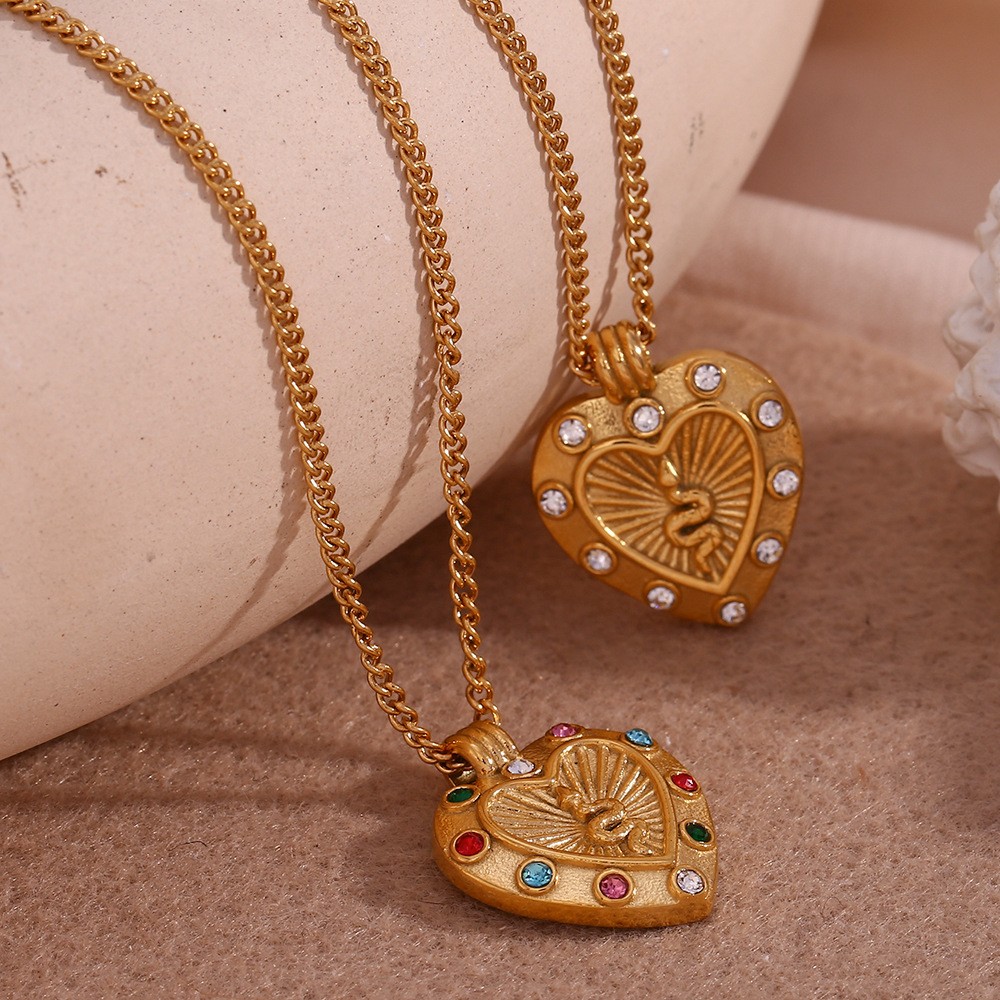Vintage Style Sun Heart Shape Stainless Steel Plating Inlay Rhinestones 18k Gold Plated Pendant Necklace display picture 4