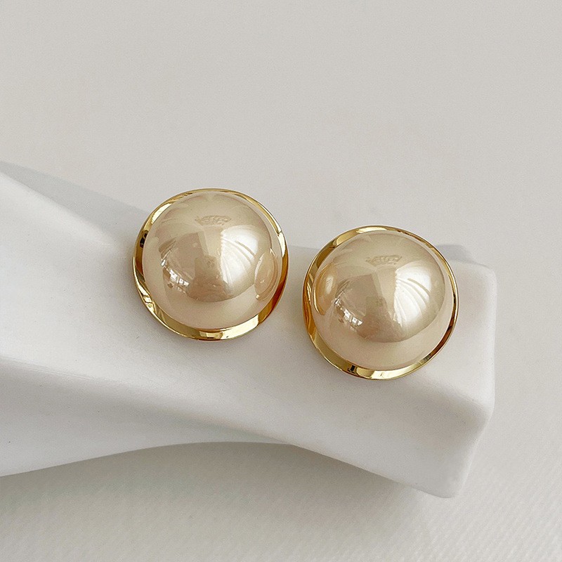 Elegant Runden Gemischte Materialien Überzug Inlay Künstliche Perlen Frau Ohrringe display picture 3