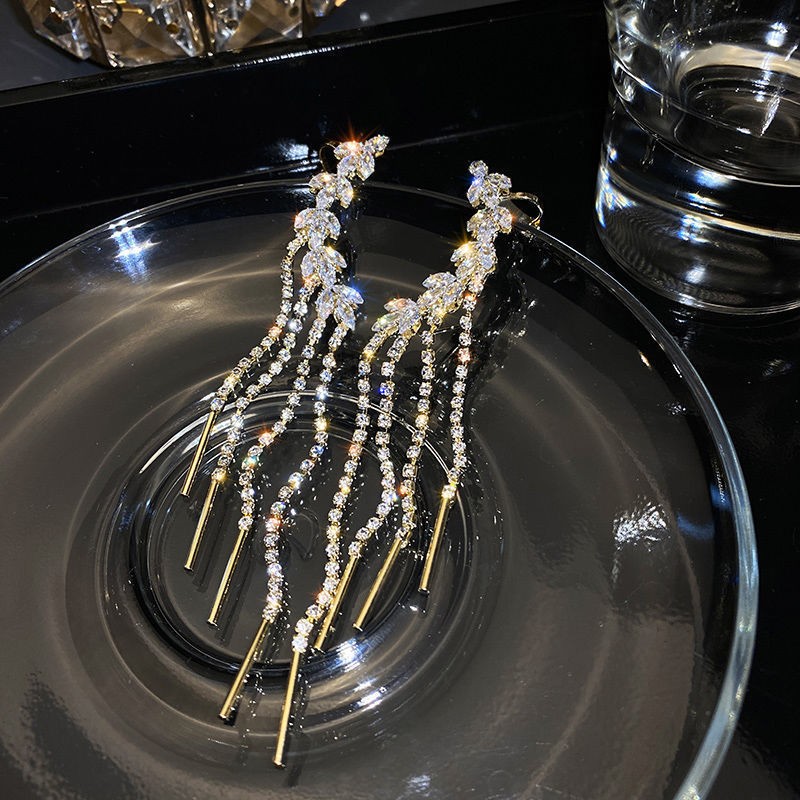 Luxueux Feuille Gland Alliage De Cuivre Incruster Cristal Artificiel Plaqué Or 14k Femmes Boucles D'oreilles display picture 5