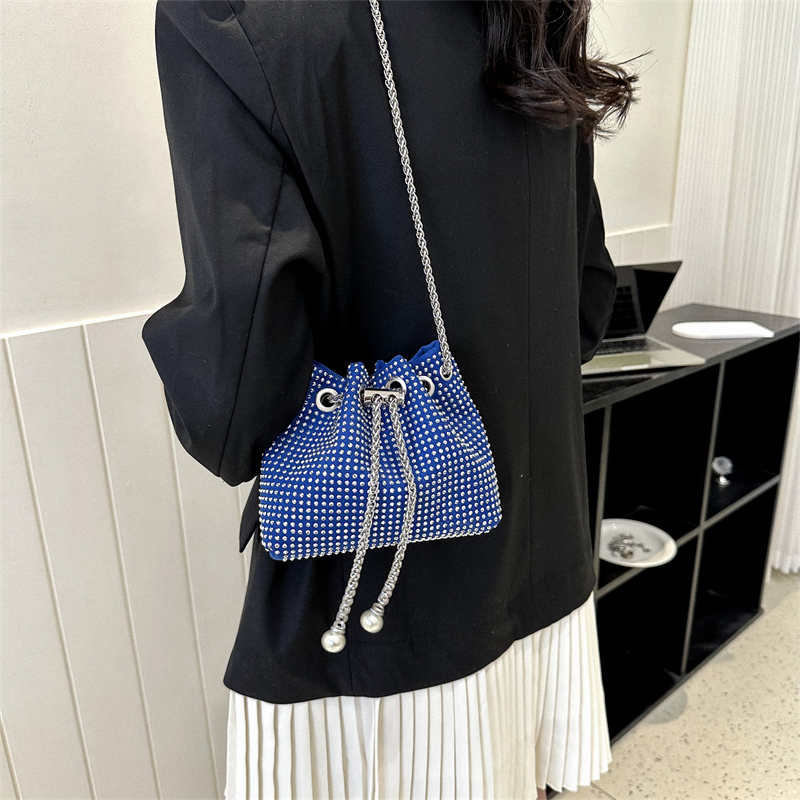 Women's Pu Leather Rhinestone Solid Color Classic Style Bucket String Shoulder Bag Crossbody Bag display picture 2