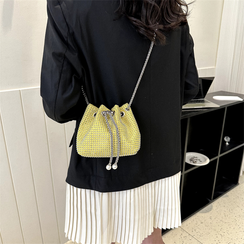 Women's Pu Leather Rhinestone Solid Color Classic Style Bucket String Shoulder Bag Crossbody Bag display picture 15