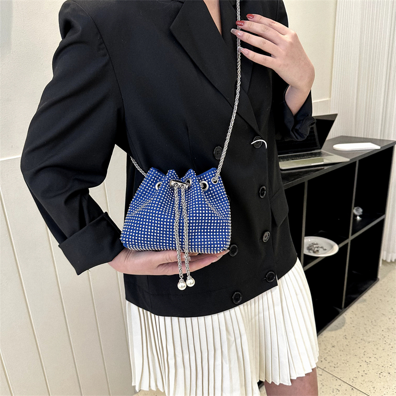Women's Pu Leather Rhinestone Solid Color Classic Style Bucket String Shoulder Bag Crossbody Bag display picture 3