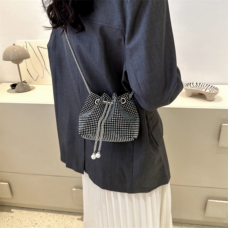 Women's Pu Leather Rhinestone Solid Color Classic Style Bucket String Shoulder Bag Crossbody Bag display picture 17