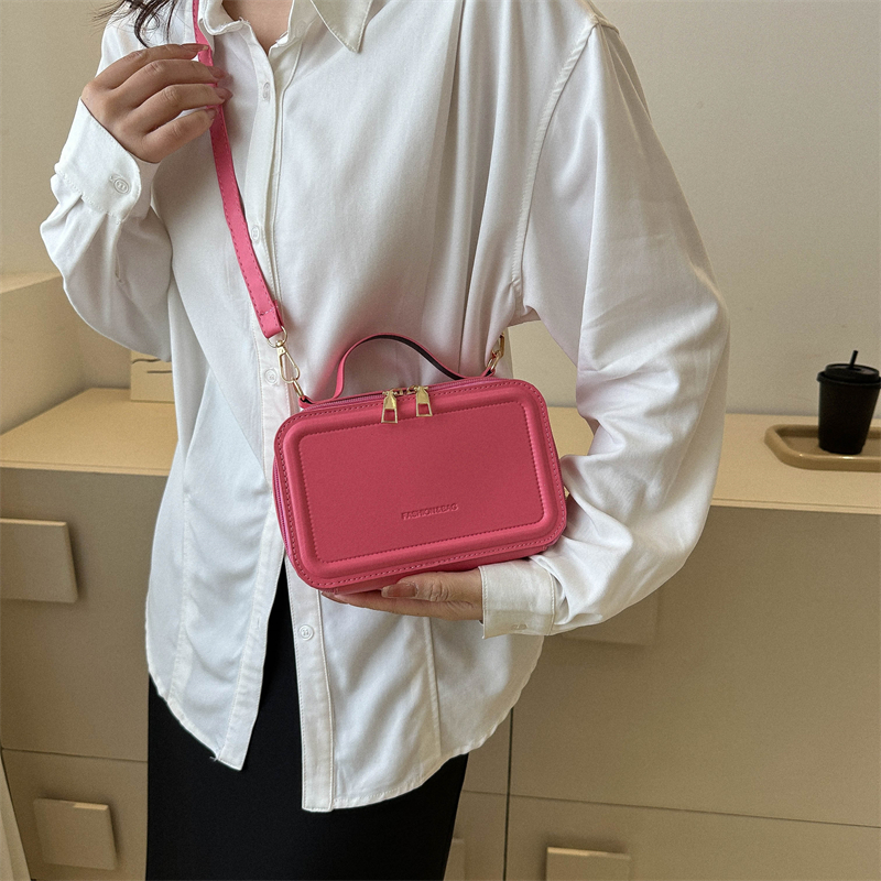 Women's Pu Leather Solid Color Vintage Style Classic Style Square Zipper Shoulder Bag Handbag Crossbody Bag display picture 3