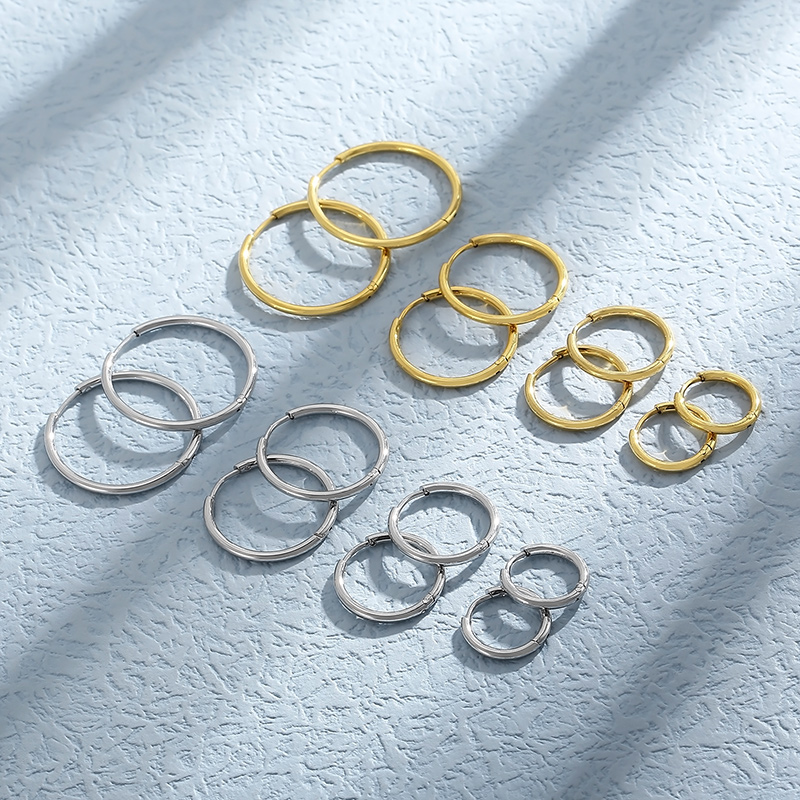 1 Pair Streetwear Solid Color Titanium Steel 18K Gold Plated Hoop Earrings display picture 1