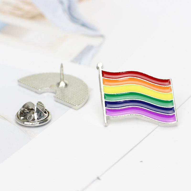 Cute Classic Style Rainbow Heart Shape Alloy Enamel Women's Brooches display picture 1