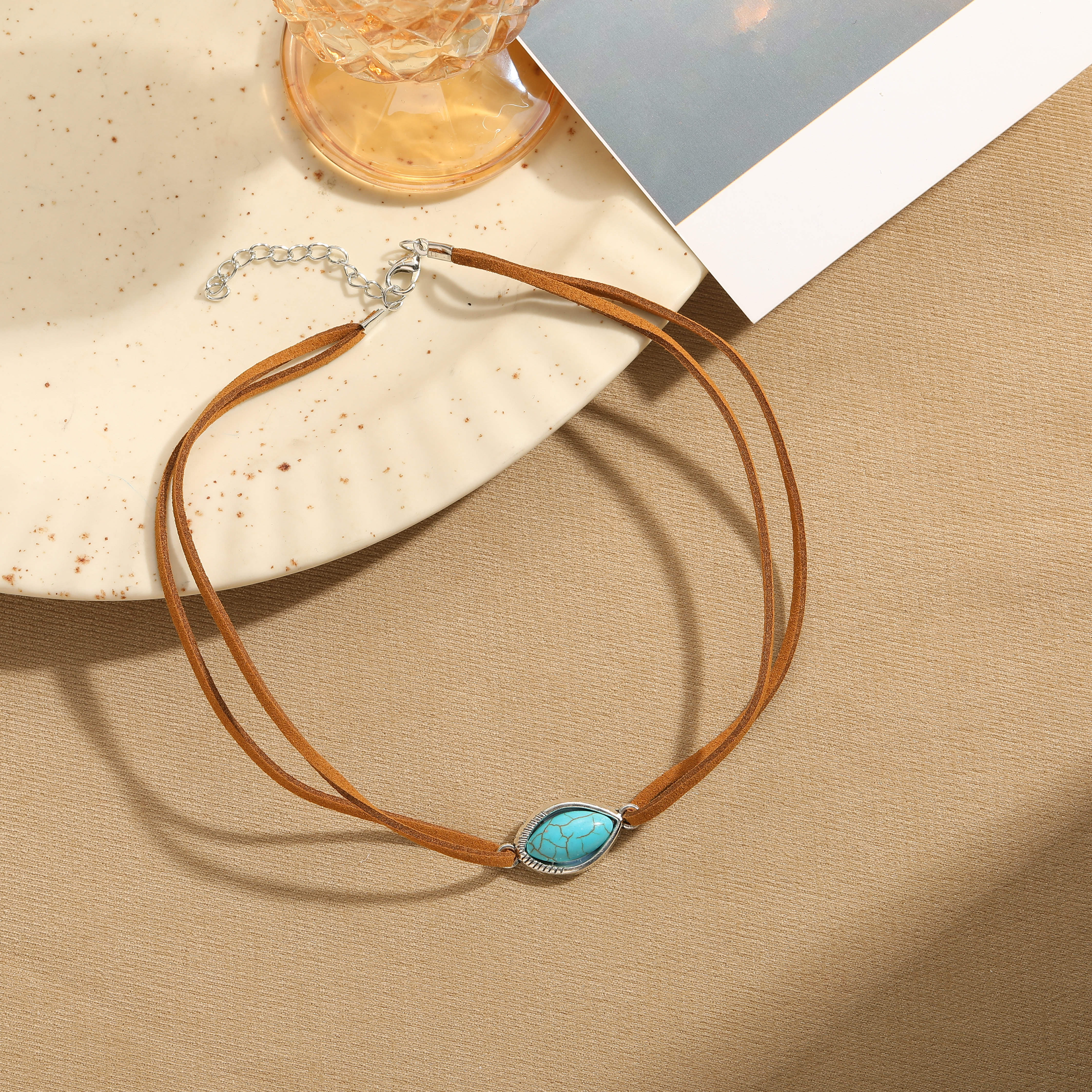 Casual Retro Oval Alloy Leather Rope Inlay Turquoise Resin Women's Necklace display picture 9