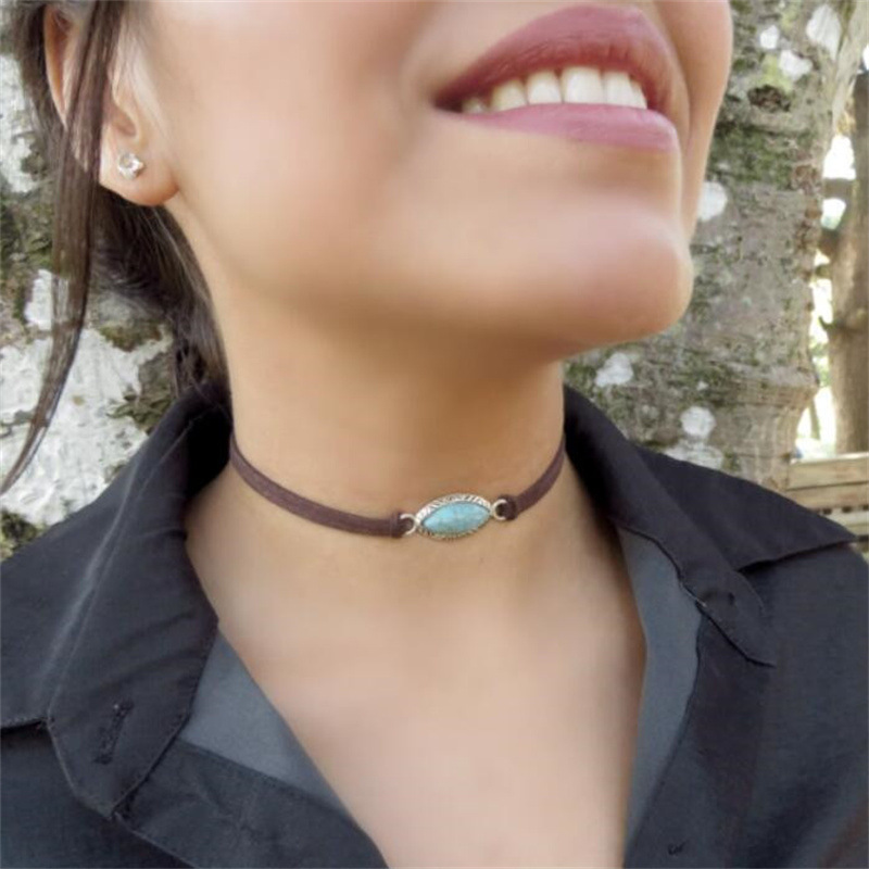 Casual Retro Oval Alloy Leather Rope Inlay Turquoise Resin Women's Necklace display picture 5