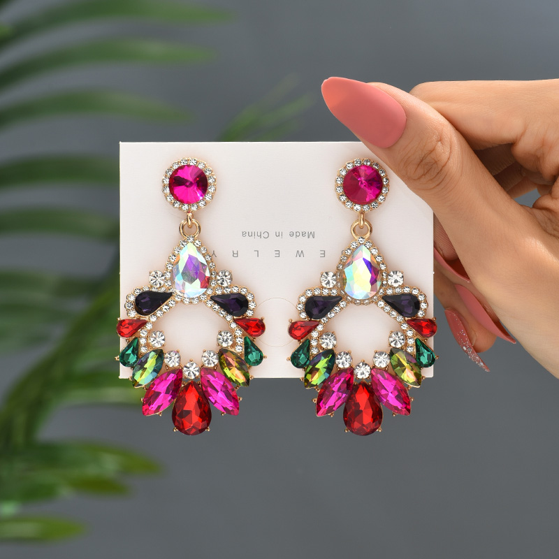 1 Pair Luxurious Geometric Inlay Alloy Rhinestones Glass Gold Plated Chandelier Earrings Drop Earrings display picture 4