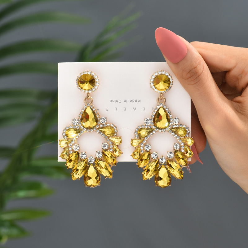 1 Pair Luxurious Geometric Inlay Alloy Rhinestones Glass Gold Plated Chandelier Earrings Drop Earrings display picture 6
