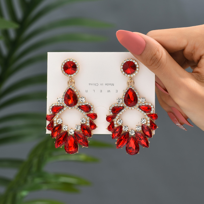1 Pair Luxurious Geometric Inlay Alloy Rhinestones Glass Gold Plated Chandelier Earrings Drop Earrings display picture 8