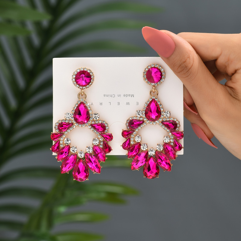 1 Pair Luxurious Geometric Inlay Alloy Rhinestones Glass Gold Plated Chandelier Earrings Drop Earrings display picture 10