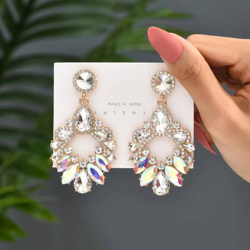 1 Pair Luxurious Geometric Inlay Alloy Rhinestones Glass Gold Plated Chandelier Earrings Drop Earrings display picture 11