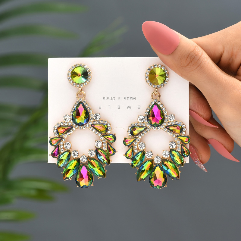 1 Pair Luxurious Geometric Inlay Alloy Rhinestones Glass Gold Plated Chandelier Earrings Drop Earrings display picture 7