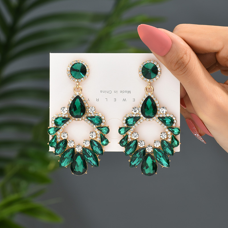 1 Pair Luxurious Geometric Inlay Alloy Rhinestones Glass Gold Plated Chandelier Earrings Drop Earrings display picture 12