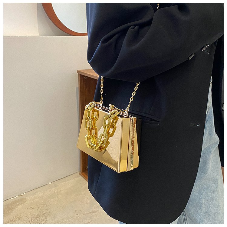 Women's All Seasons Arylic Elegant Classic Style Shoulder Bag Evening Bag Chain Bag display picture 2