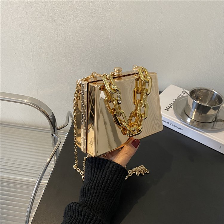 Women's All Seasons Arylic Elegant Classic Style Shoulder Bag Evening Bag Chain Bag display picture 4