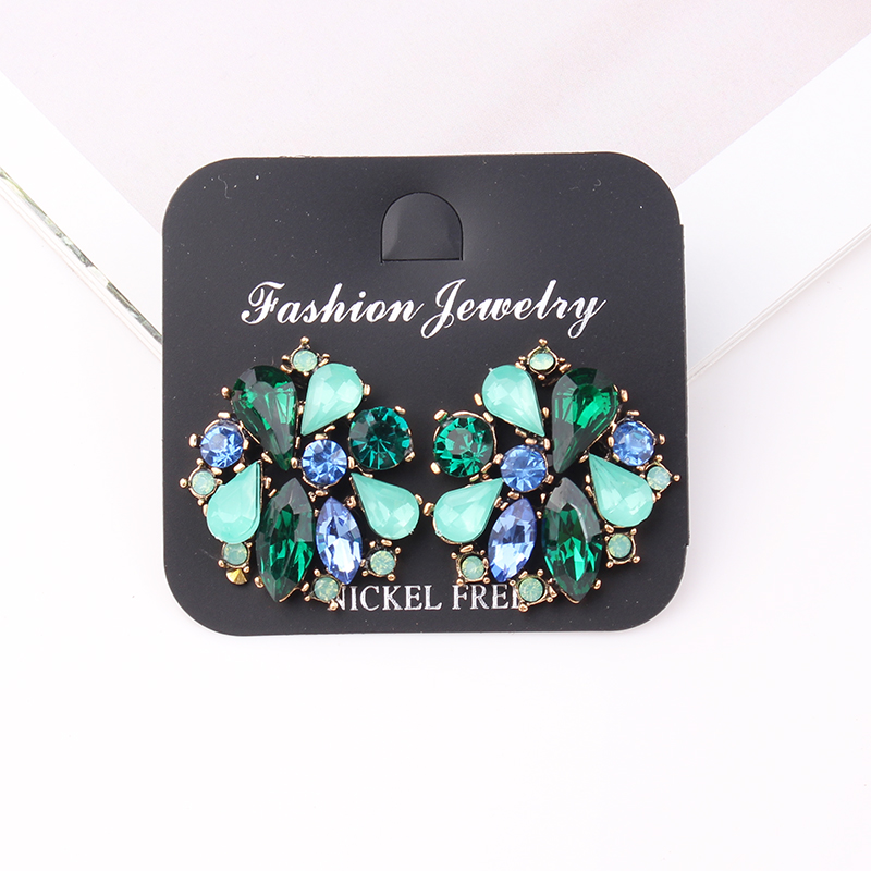 Retro Sweet Flower Alloy Plating Inlay Acrylic Rhinestones Gold Plated Women's Ear Studs display picture 5