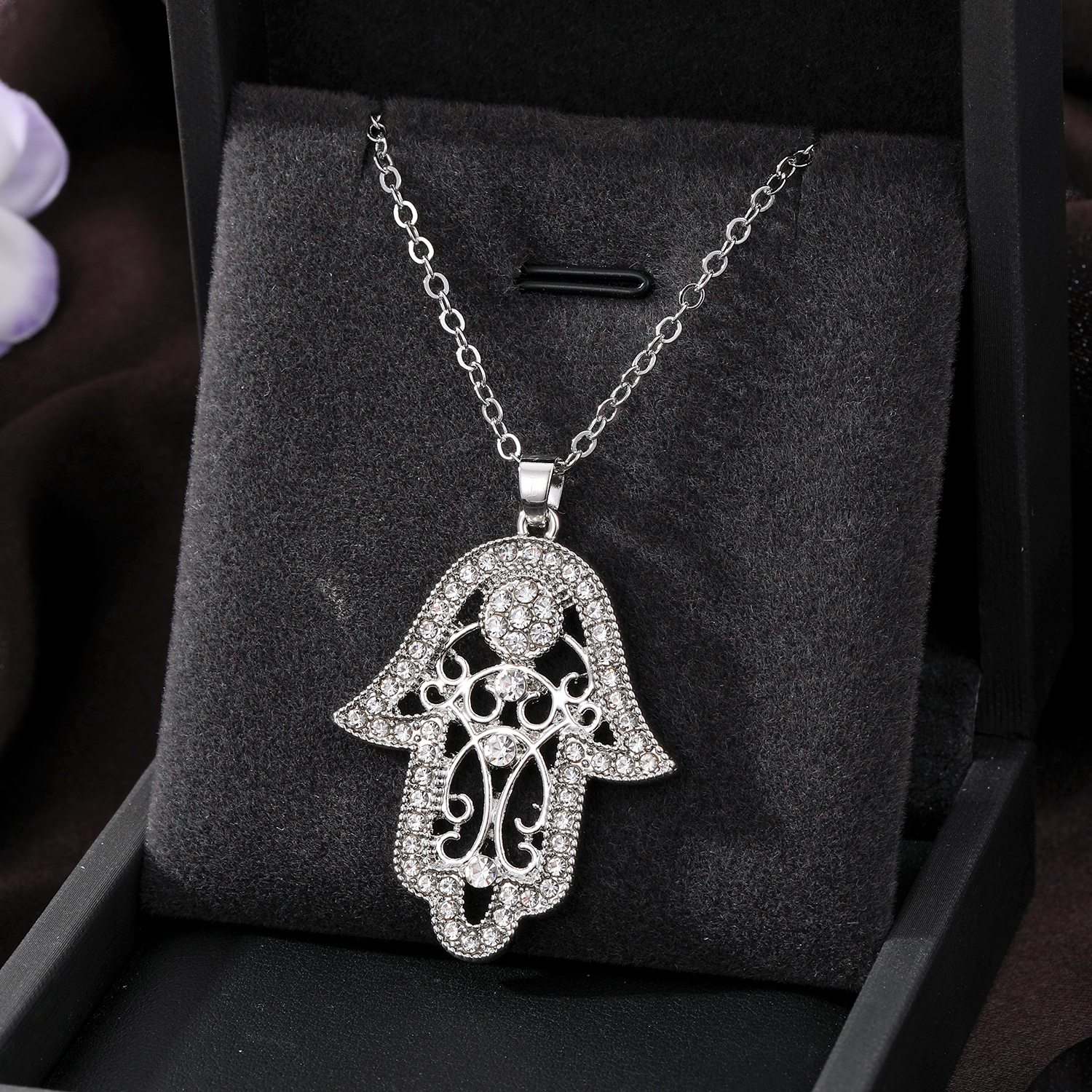 Casual Cool Style Devil's Eye Palm Heart Shape Alloy Hollow Out Inlay Rhinestones Women's Pendant Necklace display picture 8