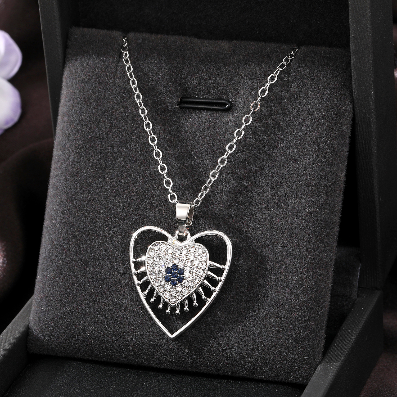 Casual Cool Style Devil's Eye Palm Heart Shape Alloy Hollow Out Inlay Rhinestones Women's Pendant Necklace display picture 9