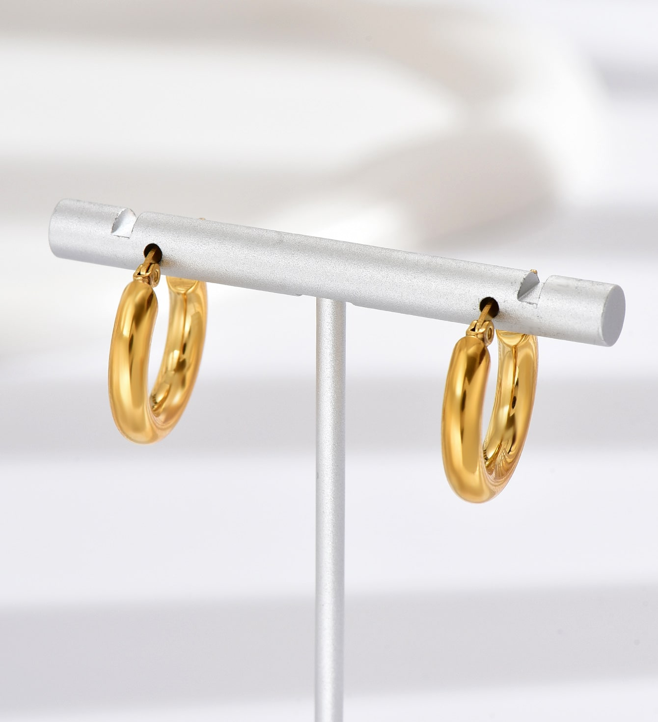 1 Pair Simple Style Round Polishing Plating 304 Stainless Steel 14K Gold Plated Hoop Earrings display picture 1
