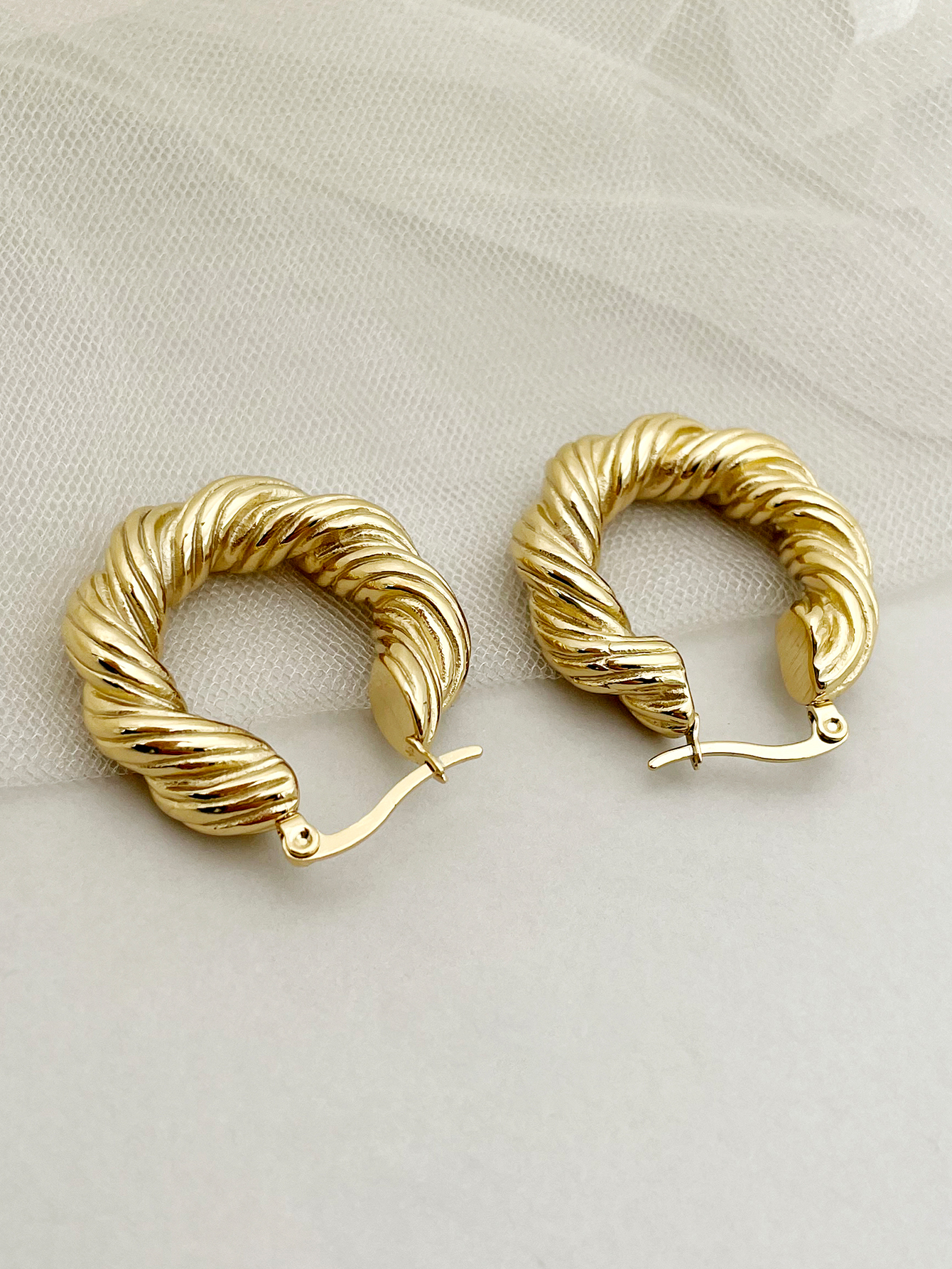 1 Pair Retro Solid Color Twist Polishing Plating 304 Stainless Steel 14K Gold Plated Hoop Earrings display picture 2