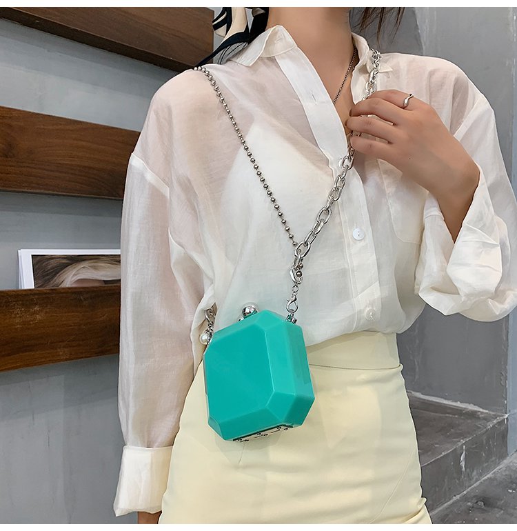 Women's Arylic Solid Color Streetwear Square Lock Clasp Shoulder Bag Crossbody Bag Chain Bag display picture 16