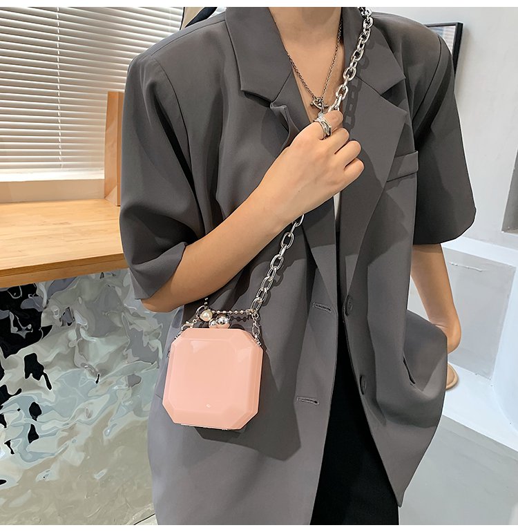 Women's Arylic Solid Color Streetwear Square Lock Clasp Shoulder Bag Crossbody Bag Chain Bag display picture 12