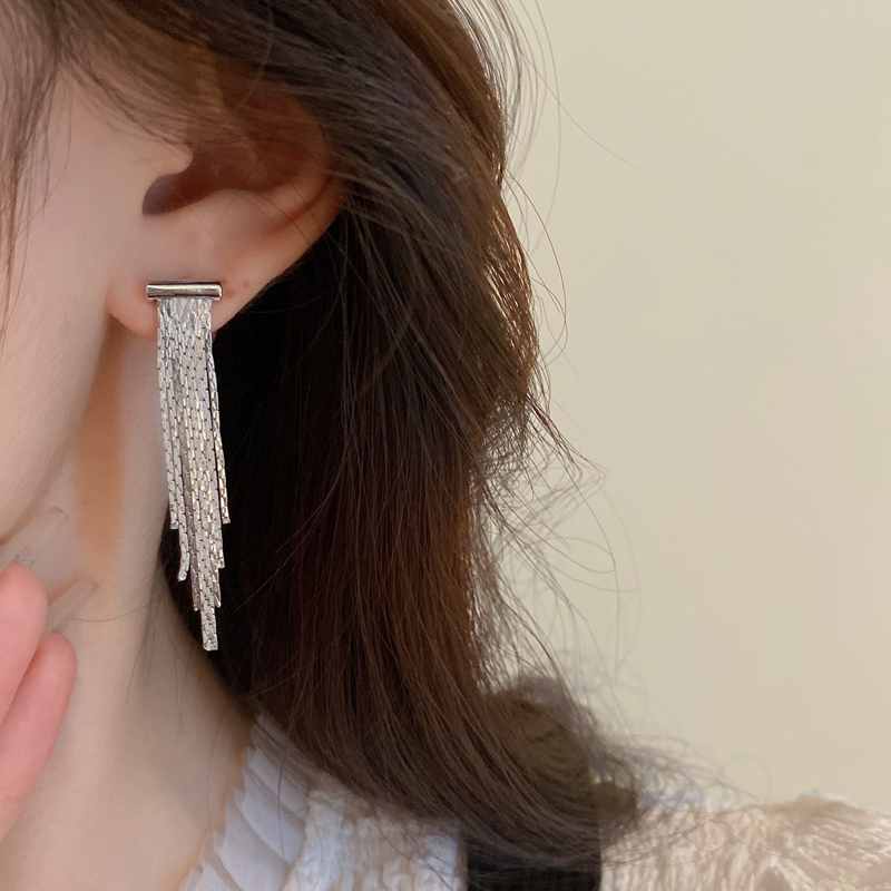 Elegant Simple Style Tassel Alloy Women's Drop Earrings display picture 2