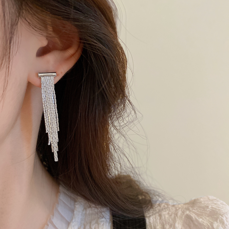 Elegant Simple Style Tassel Alloy Women's Drop Earrings display picture 3