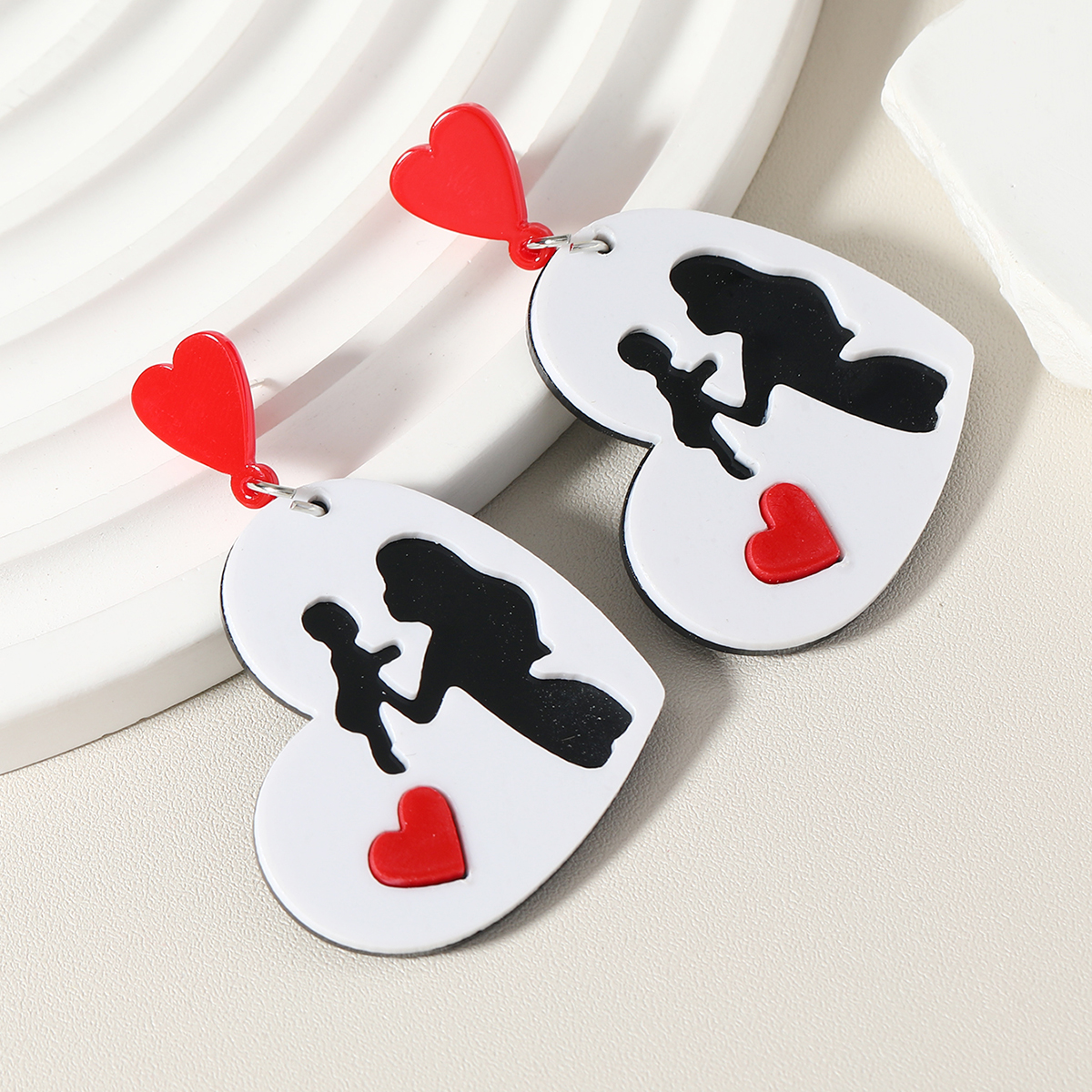 1 Pair Cute Heart Shape Printing Arylic Drop Earrings display picture 6