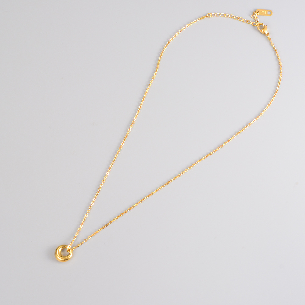 Elegant Einfacher Stil Runden Titan Stahl Überzug 18 Karat Vergoldet Halskette Mit Anhänger display picture 1