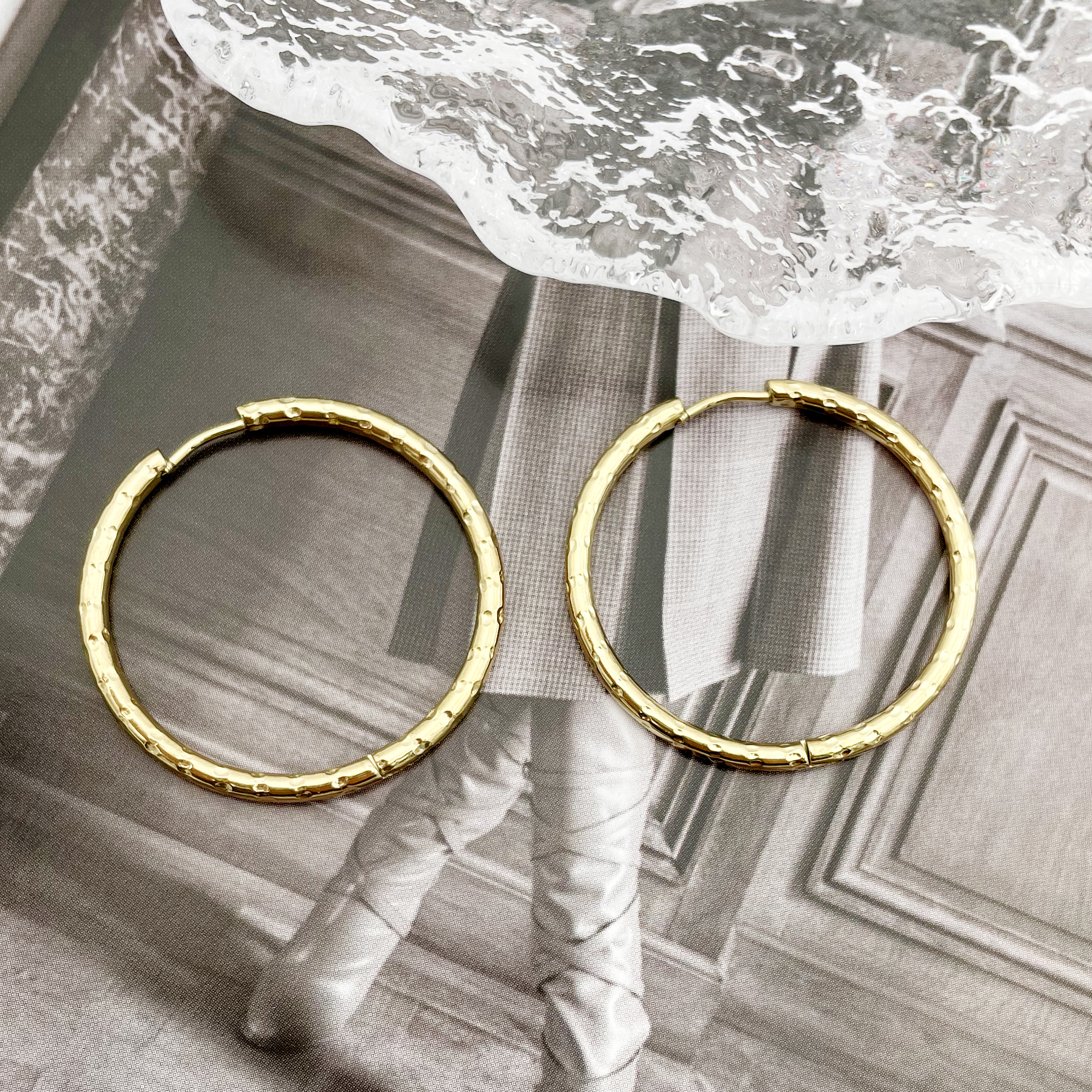 1 Pair Simple Style Round Polishing Plating 304 Stainless Steel 14K Gold Plated Hoop Earrings display picture 1