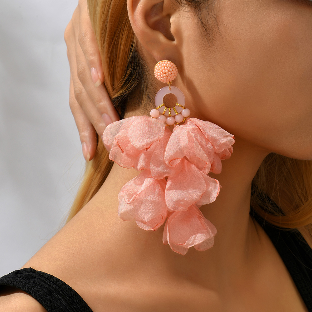 1 Pair Elegant Vacation Petal Beaded Handmade Beaded Cloth Lace Drop Earrings display picture 6