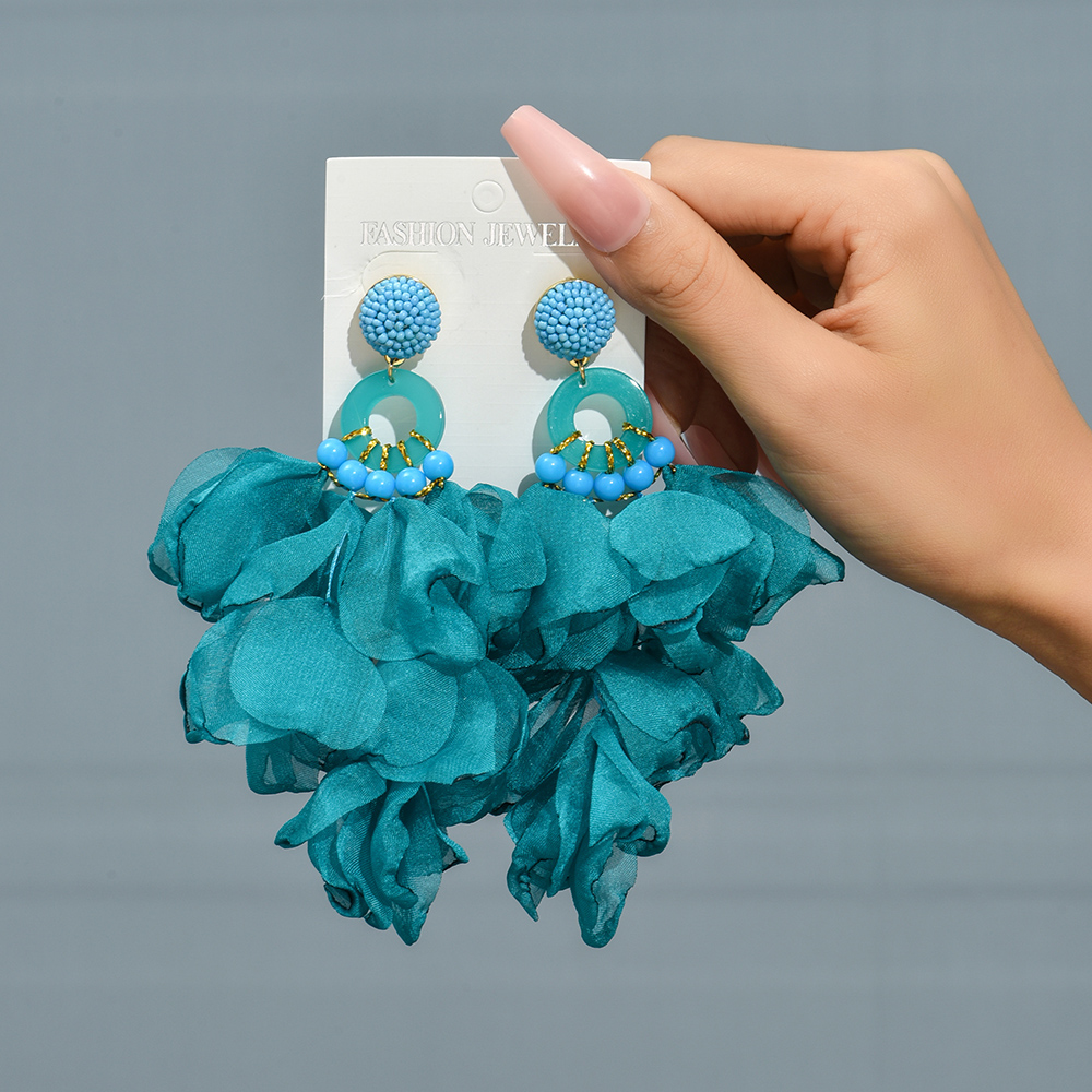 1 Pair Elegant Vacation Petal Beaded Handmade Beaded Cloth Lace Drop Earrings display picture 15