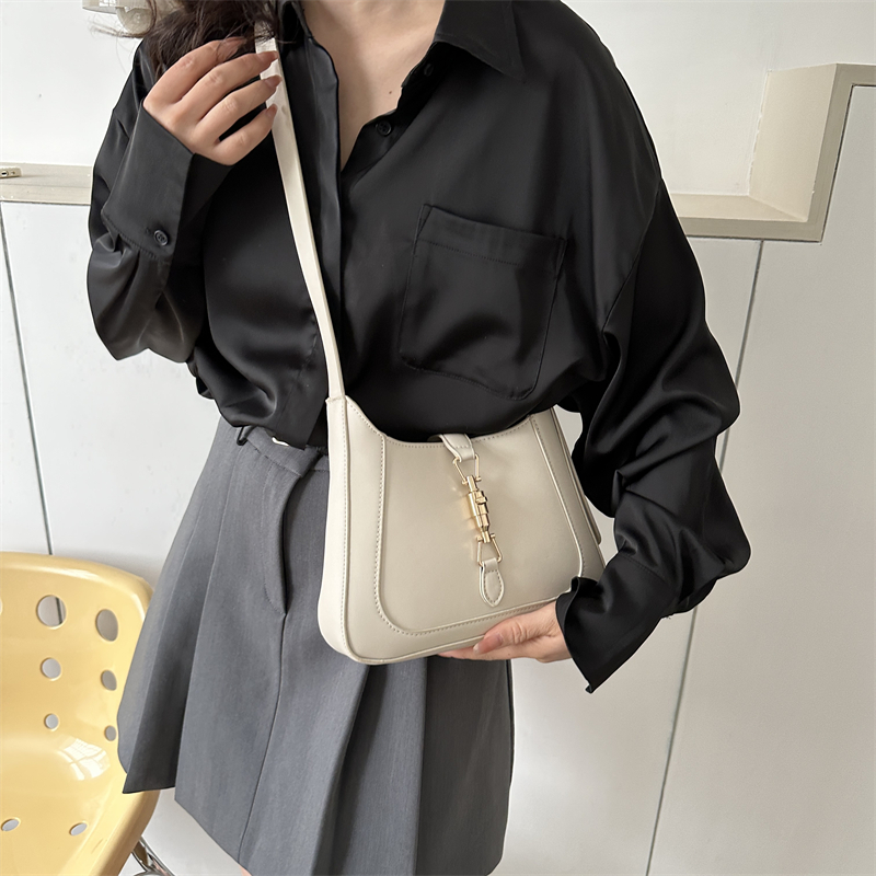 Women's All Seasons Pu Leather Streetwear Shoulder Bag display picture 9