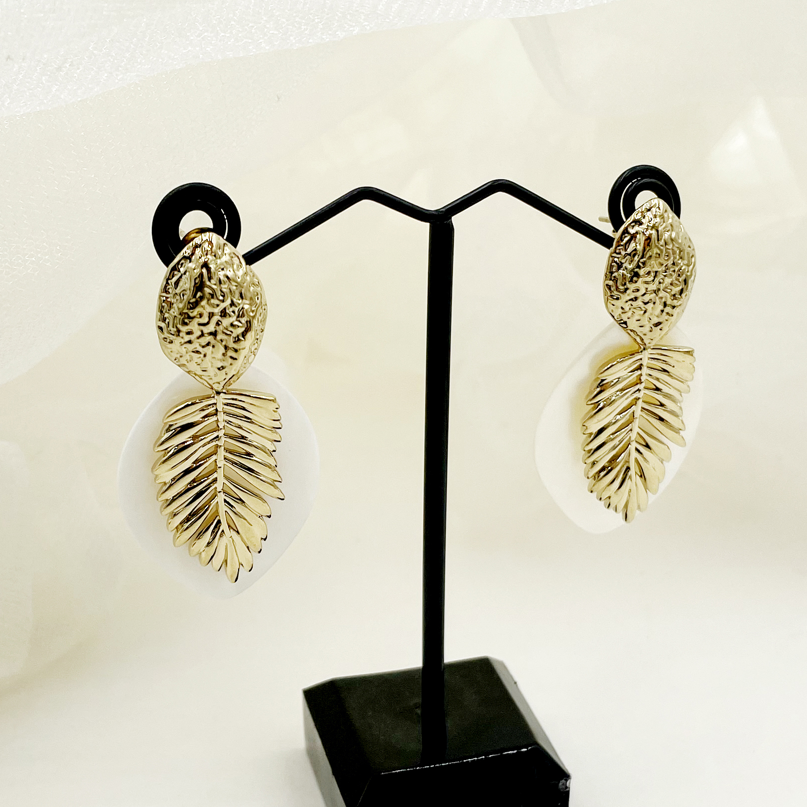 1 Pair Vintage Style Vacation Artistic Leaves Fish Bone Polishing Plating 304 Stainless Steel Shell Shell 14K Gold Plated Drop Earrings display picture 1