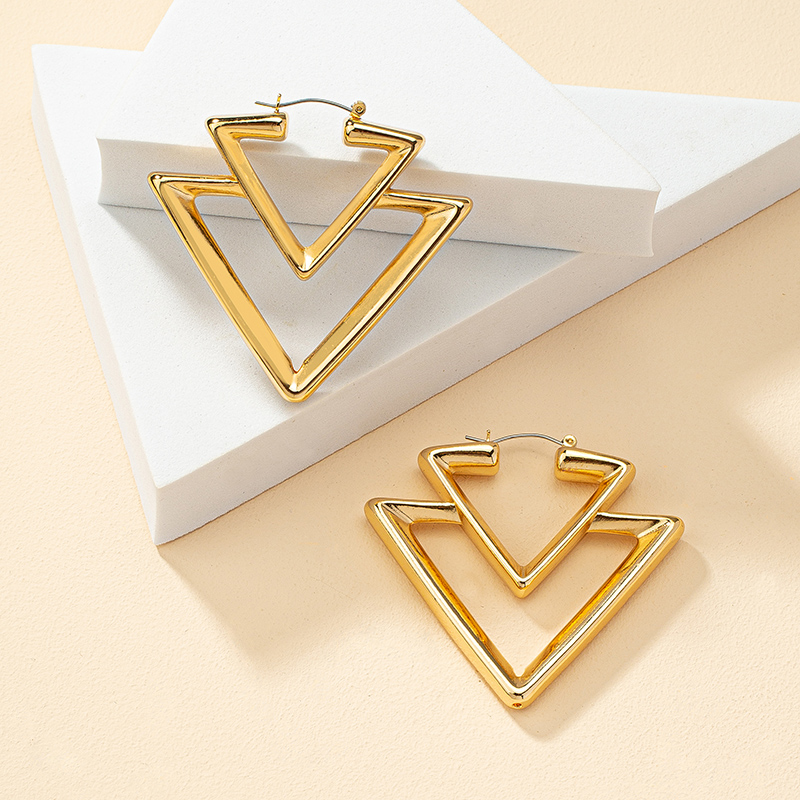 Retro Modern Style Triangle Alloy Plating Women's Earrings display picture 4