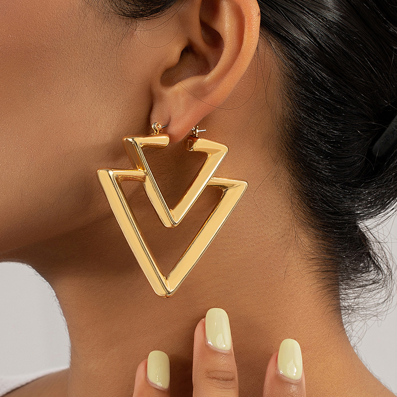 Retro Modern Style Triangle Alloy Plating Women's Earrings display picture 2