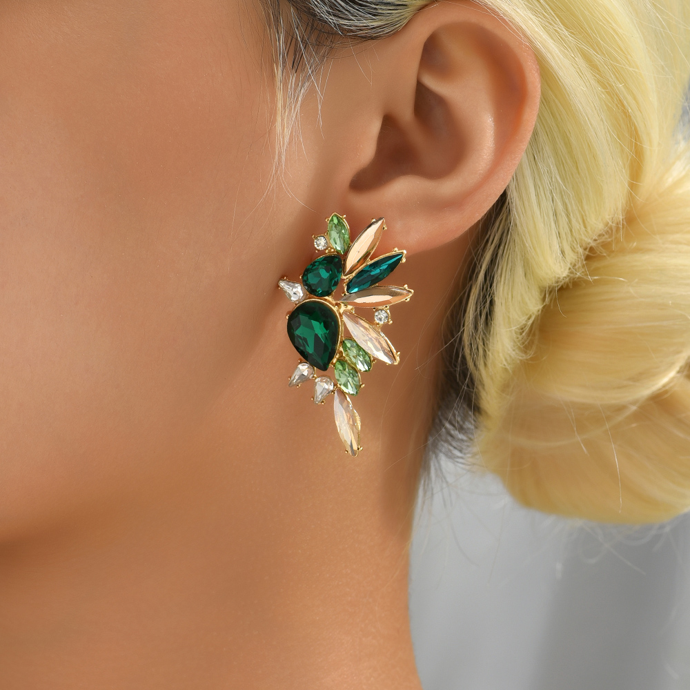 1 Pair Retro Luxurious Shiny Wings Inlay Glass Glass Ear Studs display picture 7