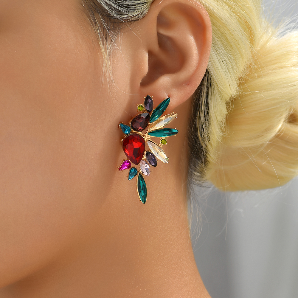 1 Pair Retro Luxurious Shiny Wings Inlay Glass Glass Ear Studs display picture 9