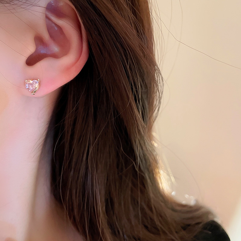 Simple Style Heart Shape Alloy Inlay Zircon Women's Ear Studs display picture 9