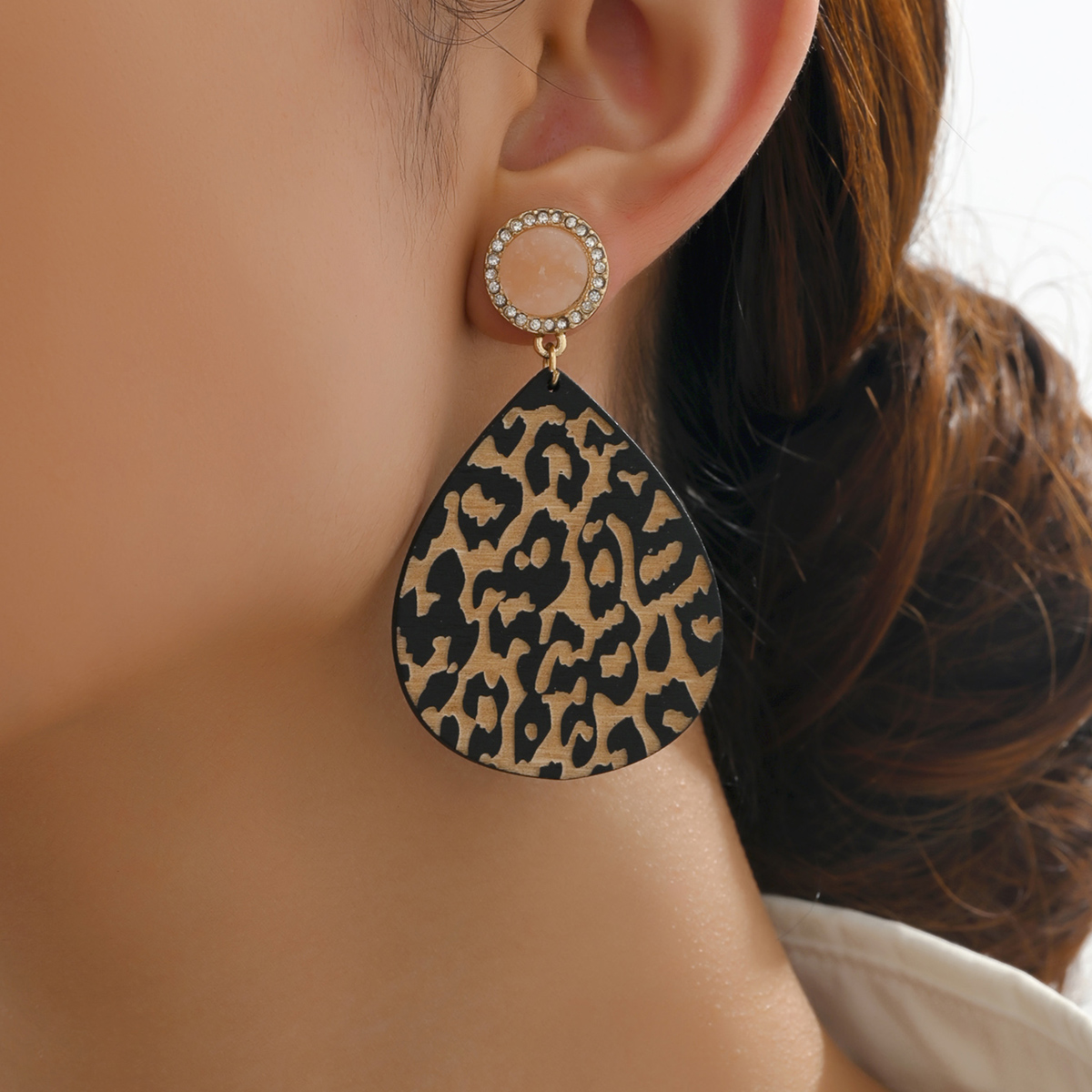 1 Pair Vintage Style Lady Vacation Leopard Printing Wood Zinc Alloy Drop Earrings display picture 1