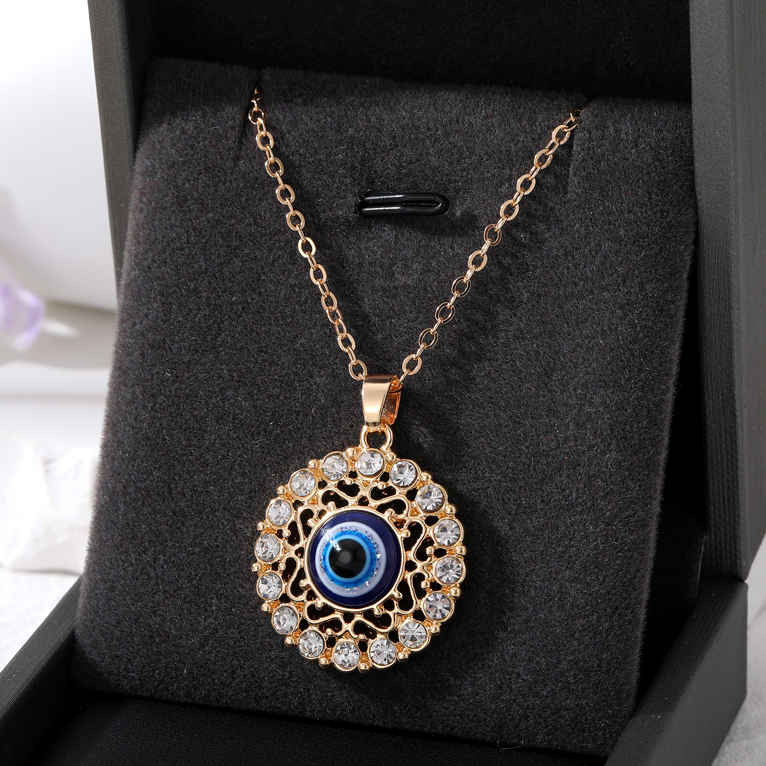 Wholesale Jewelry Simple Style Classic Style Round Alloy Pendant Necklace display picture 6