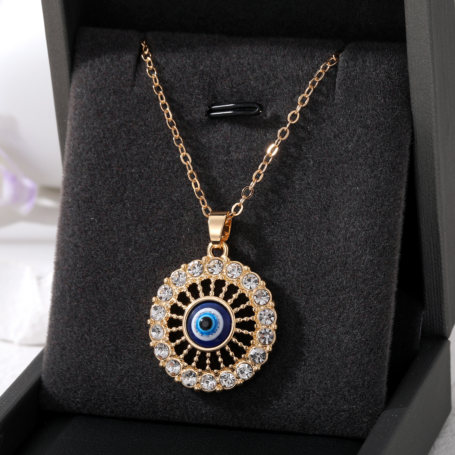 Wholesale Jewelry Simple Style Classic Style Round Alloy Pendant Necklace display picture 3