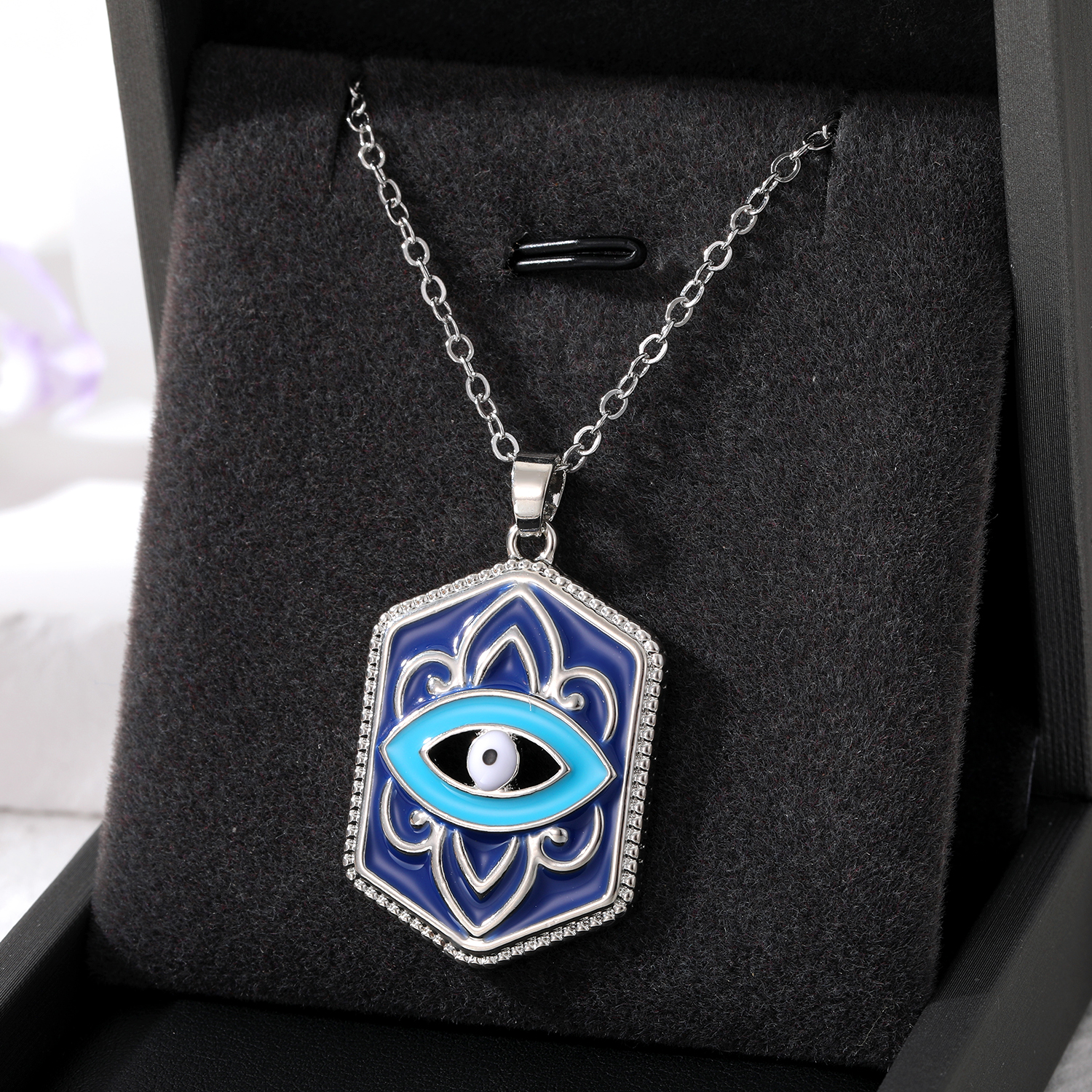 Wholesale Jewelry Simple Style Devil's Eye Alloy Pendant Necklace display picture 5