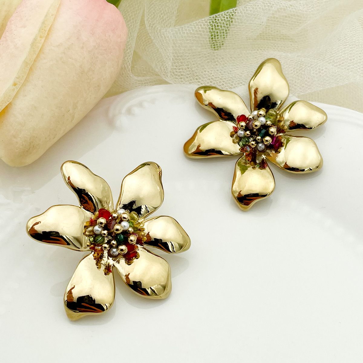 1 Pair Casual Retro Flower Plating Metal 304 Stainless Steel Beads 14K Gold Plated Ear Studs display picture 1