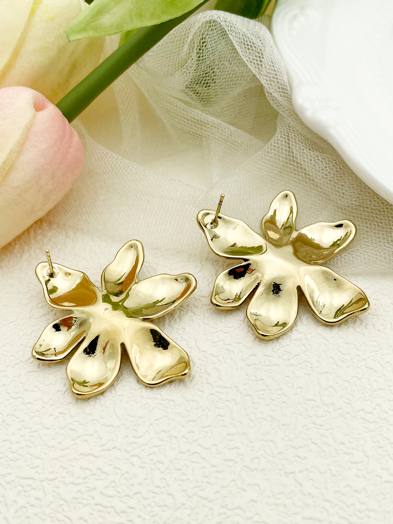 1 Par Casual Retro Flor Enchapado Metal Acero Inoxidable 304 Rosario Chapado En Oro De 14 Quilates. Pendientes display picture 2